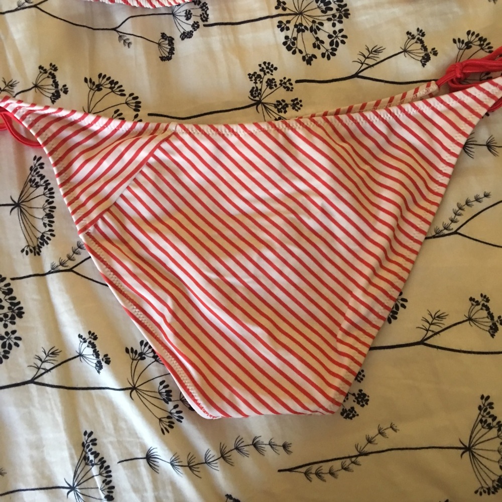 Guess bikini - Picture 2 of 4